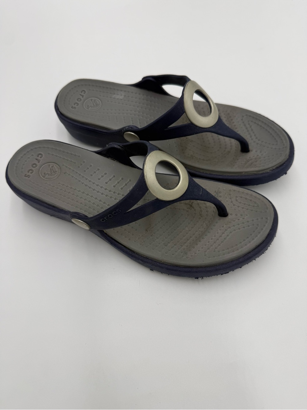 Crocs Women’s Flip Flop Sandals Navy Gray Comfort Thong Sandals Size 6